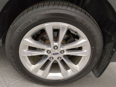 Used 2018 Ford Explorer XLT w/ Equipment Group 202A AWD/4WD image 31
