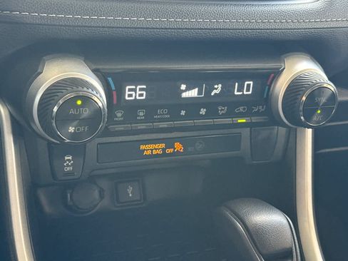 Certified 2021 Toyota RAV4 LE AWD/4WD image 21