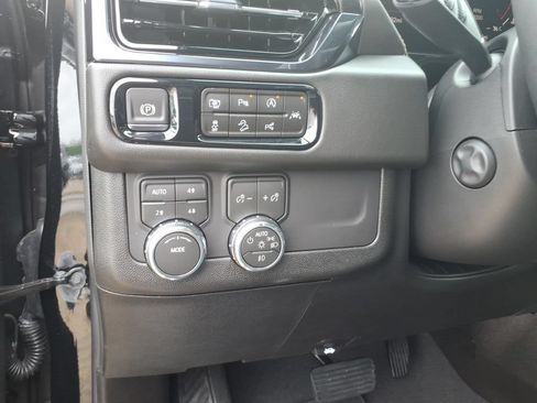 New 2026 GMC Yukon XL AT4 AWD/4WD image 18