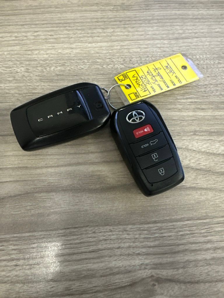 Used 2025 Toyota Camry SE FWD image 12