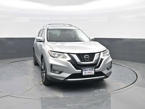 Used 2018 Nissan Rogue SL w/ Premium Package image 2