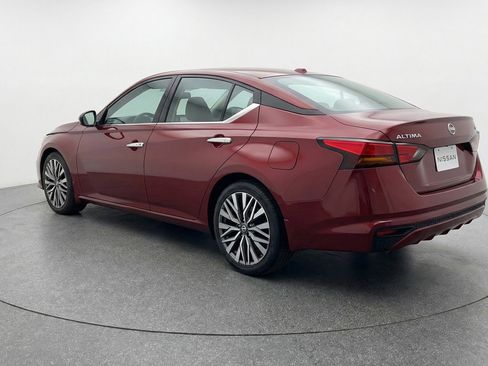 Used 2025 Nissan Altima 2.5 SV image 6