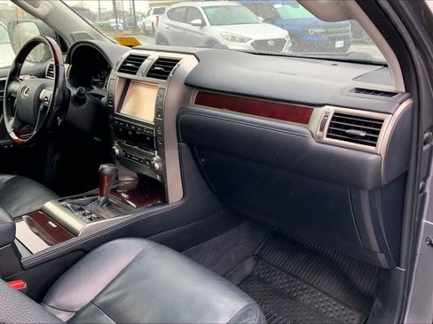Used 2016 Lexus GX 460 image 17