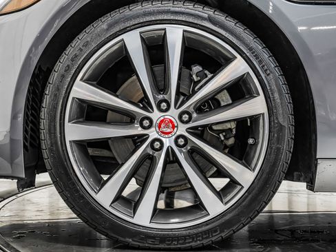 Used 2020 Jaguar XE S image 10