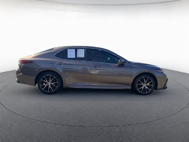 Used 2022 Toyota Camry SE w/ Convenience Package FWD image 7