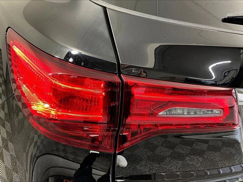 Used 2018 Acura MDX w/ Advance & Entertainment AWD/4WD image 22