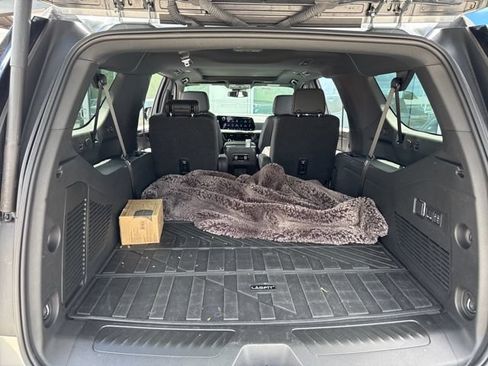 Used 2025 Chevrolet Suburban LT w/ Comfort Package RWD image 6