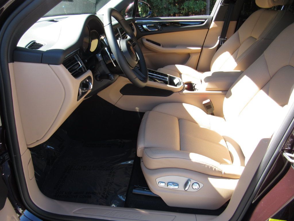 Certified 2026 Porsche Macan AWD/4WD image 5