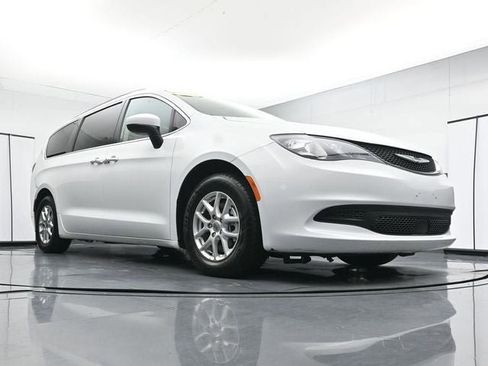 Used 2021 Chrysler Voyager Lxi FWD image 27