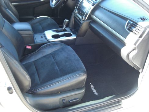 Used 2013 Toyota Camry SE image 15