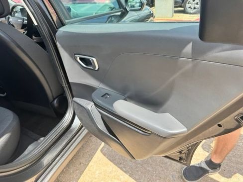 Used 2025 Kia K4 FWD image 27