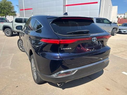 Used 2023 Toyota Venza XLE AWD/4WD image 4