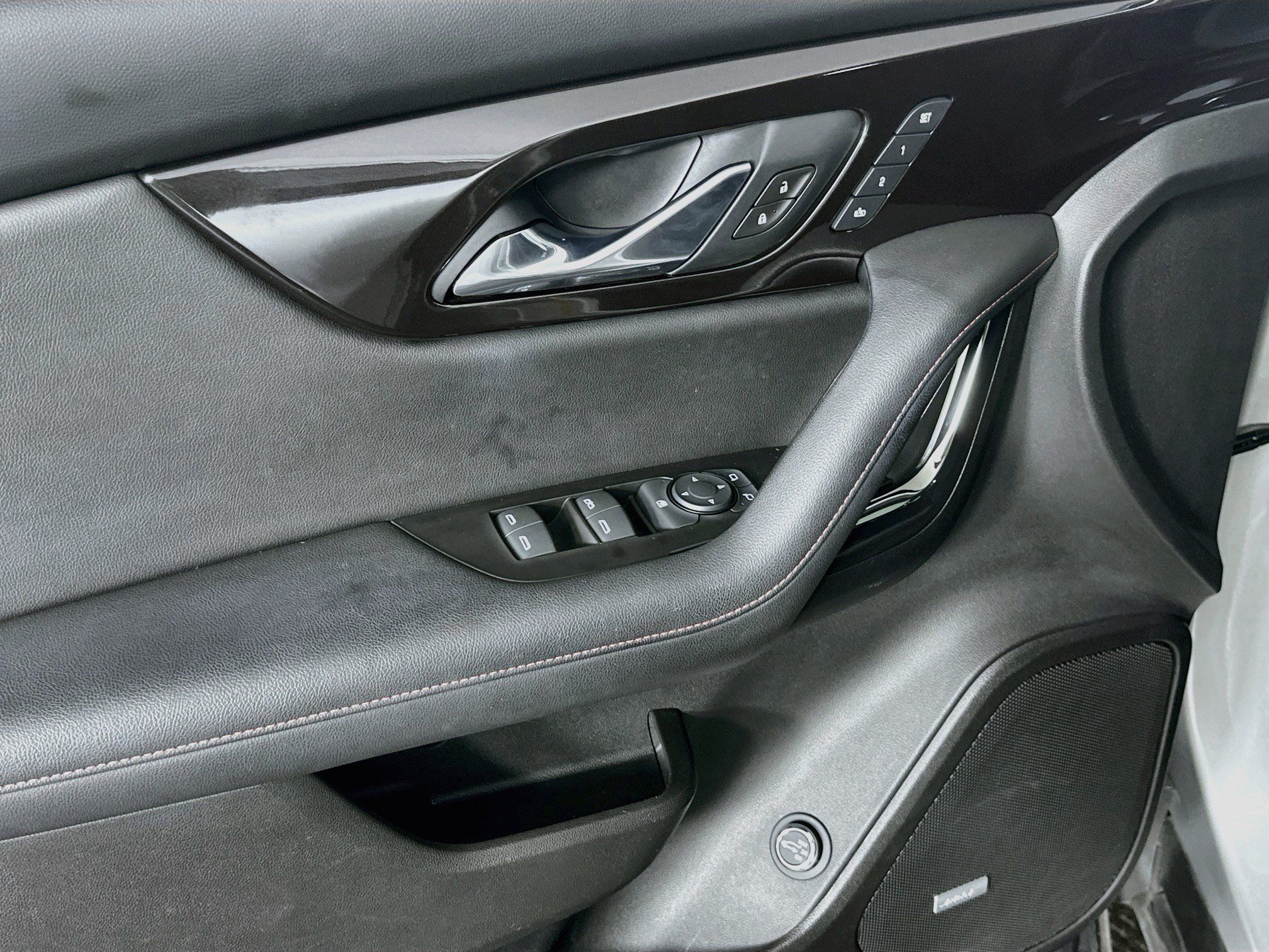 Used 2021 Chevrolet Blazer RS w/ Enhanced Convenience Package FWD image 15