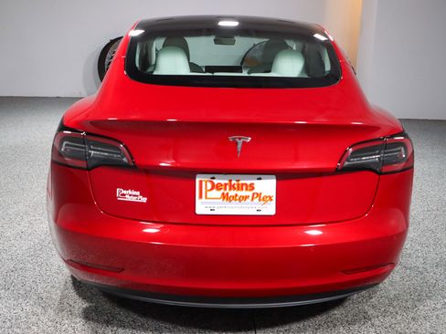 Used 2021 Tesla Model 3 Standard Range Plus image 8