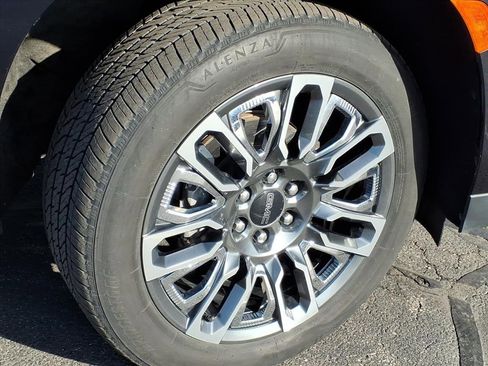 Used 2023 GMC Yukon Denali Ultimate image 2