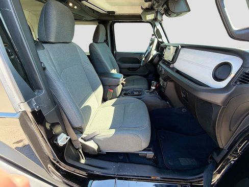 Used 2024 Jeep Wrangler Sport S image 15