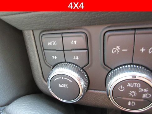 Certified 2023 GMC Yukon Denali AWD/4WD image 32