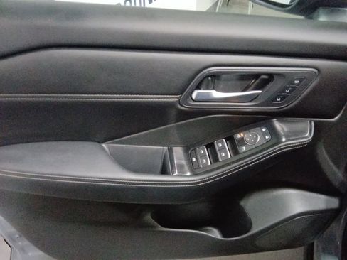 Used 2024 Nissan Rogue SL w/ SL Premium Package image 8