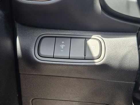 Used 2025 Hyundai Venue SEL FWD image 24