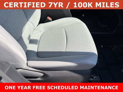 Used 2025 Toyota Sienna LE FWD image 10