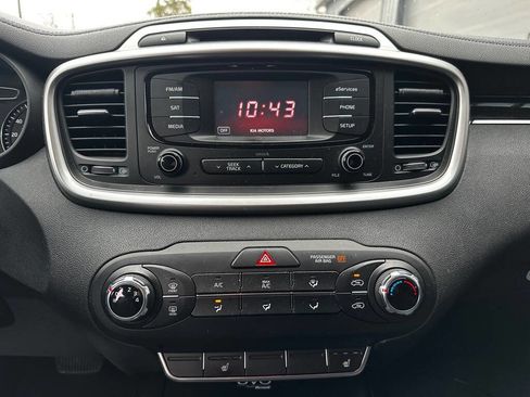 Used 2016 Kia Sorento LX w/ LX Convenience Package FWD image 11
