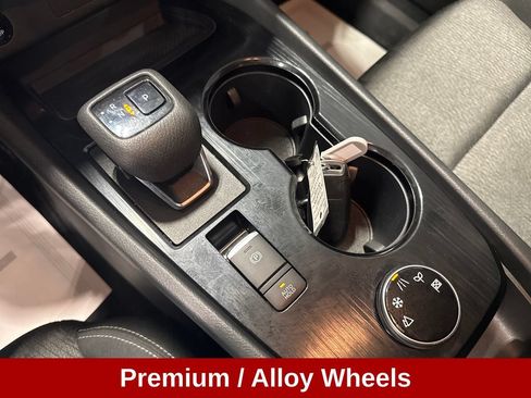 Used 2024 Nissan Rogue SV AWD/4WD image 17