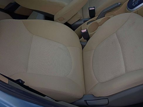 Used 2012 Hyundai Accent GLS image 12