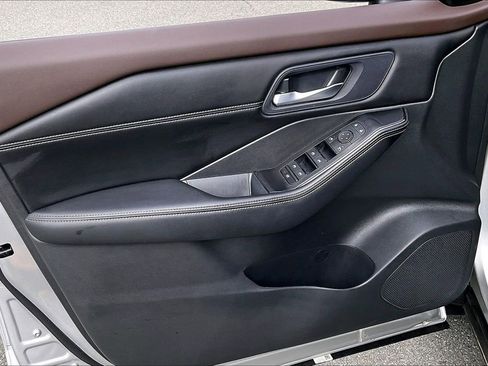 Used 2023 Nissan Rogue SV w/ SV Premium B Package image 27