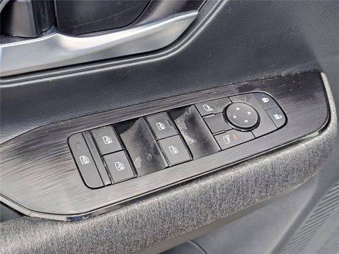 Used 2026 Nissan Kicks SV FWD image 15