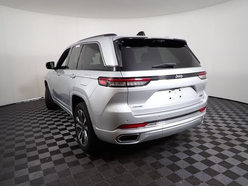 Used 2022 Jeep Grand Cherokee Overland w/ Luxury Tech Group IV AWD/4WD image 13