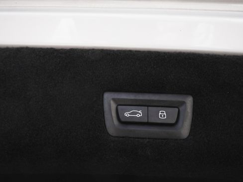 Used 2025 BMW i7 xDrive60 AWD/4WD image 48
