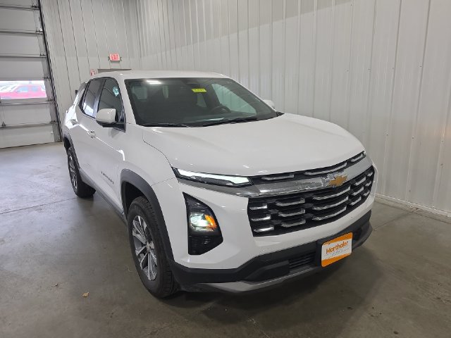 Used 2026 Chevrolet Equinox LT AWD/4WD image 2