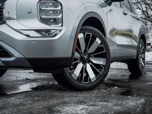 New 2026 Mitsubishi Outlander SE AWD/4WD image 6