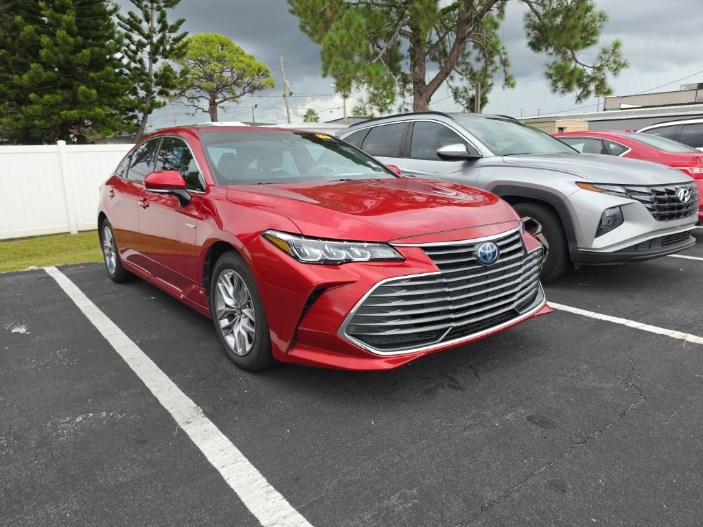 Used 2021 Toyota Avalon XLE w/ Moonroof Package FWD image 3