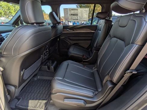 Used 2025 Jeep Grand Cherokee L Limited AWD/4WD image 15