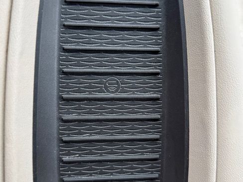 Used 2018 Cadillac Escalade Luxury AWD/4WD image 15