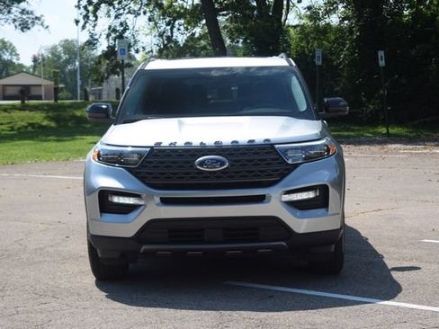 Used 2023 Ford Explorer XLT w/ Equipment Group 202A AWD/4WD image 23
