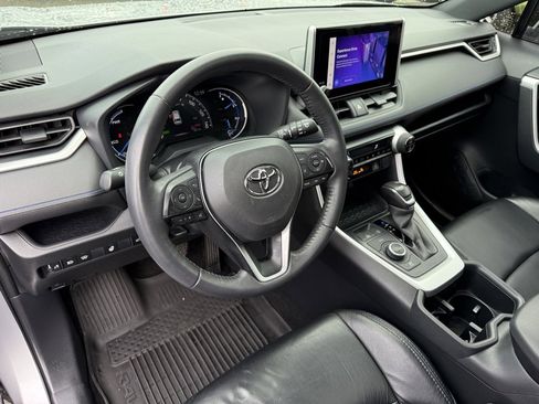 Used 2023 Toyota RAV4 SE image 14