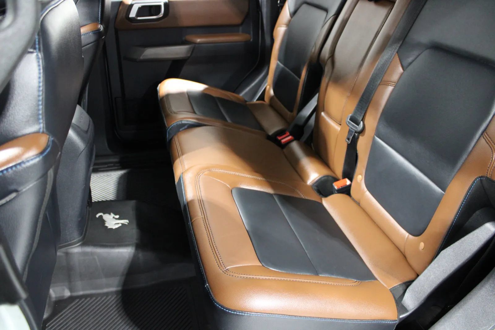 Used 2022 Ford Bronco Outer Banks AWD/4WD image 2