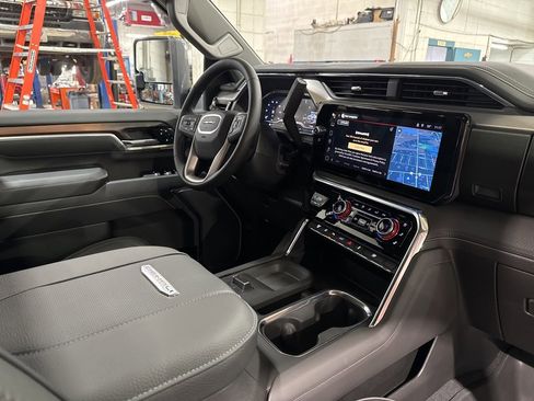 New 2025 GMC Sierra 3500 Denali w/ Denali Reserve Package image 28