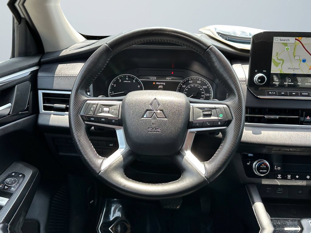 Used 2024 Mitsubishi Outlander SE Black Edition FWD image 13