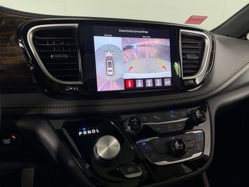 Used 2023 Chrysler Pacifica Pinnacle image 18