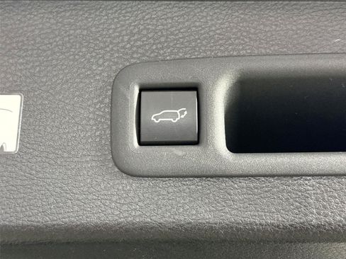 Certified 2026 Toyota Sienna LE FWD image 36