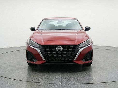 Used 2025 Nissan Altima 2.5 SV FWD image 2