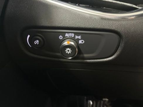 Used 2018 Chevrolet Malibu LT FWD image 34