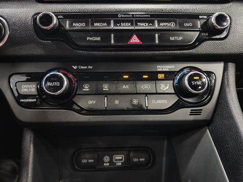 Used 2017 Kia Niro LX image 8