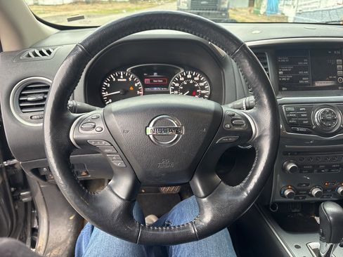 Used 2019 Nissan Pathfinder SL image 13