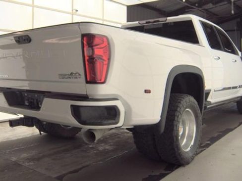 Used 2024 Chevrolet Silverado 3500 High Country image 3