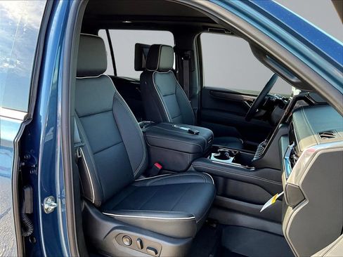 New 2026 GMC Yukon XL Elevation w/ Elevation Premium Package AWD/4WD image 11