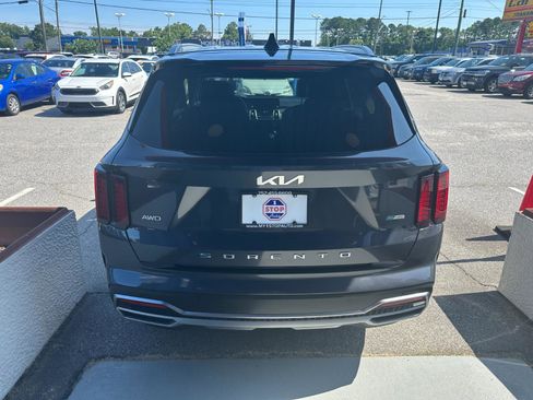 Used 2022 Kia Sorento S image 7